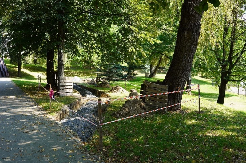 zdjęcie wyróżniające Prace nad sensorycznym parkiem kieszonkowym w Jastrzębiu-Zdroju ruszyły